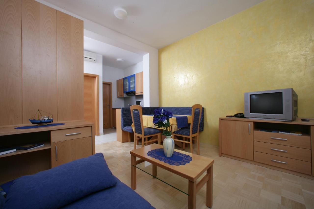 Apartments Villa Adriatica Біоград-на-Мору Екстер'єр фото