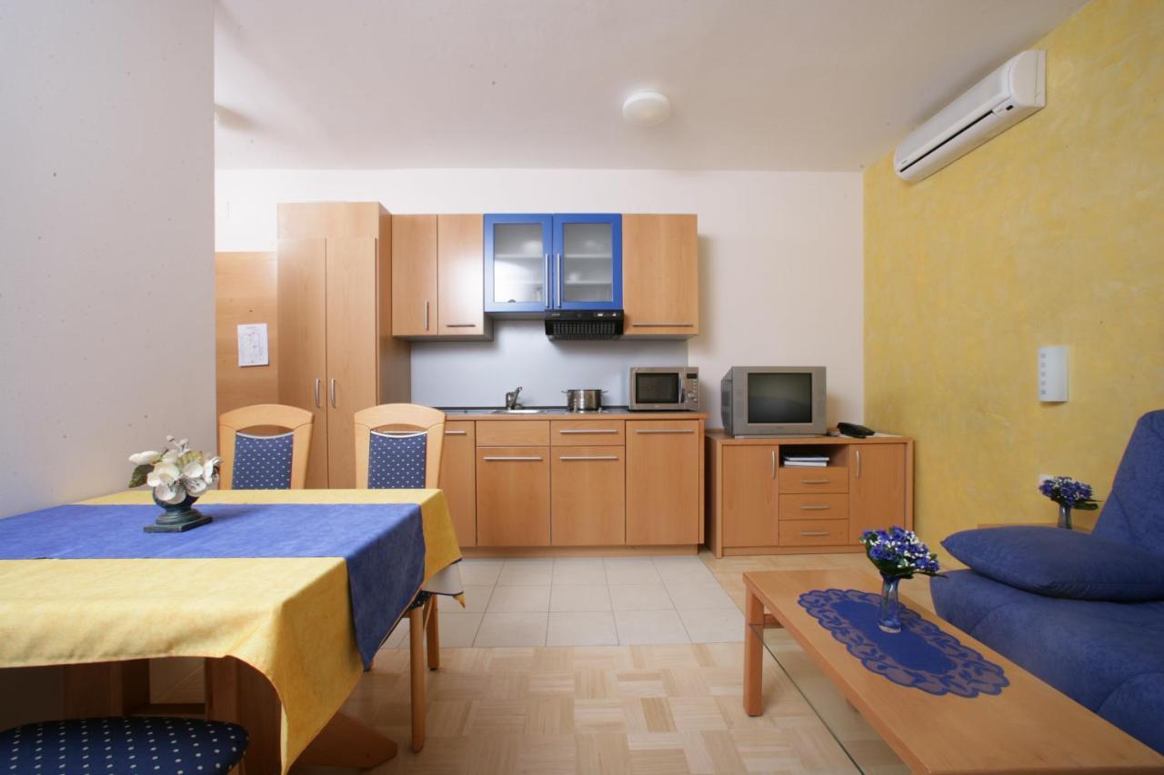 Apartments Villa Adriatica Біоград-на-Мору Екстер'єр фото