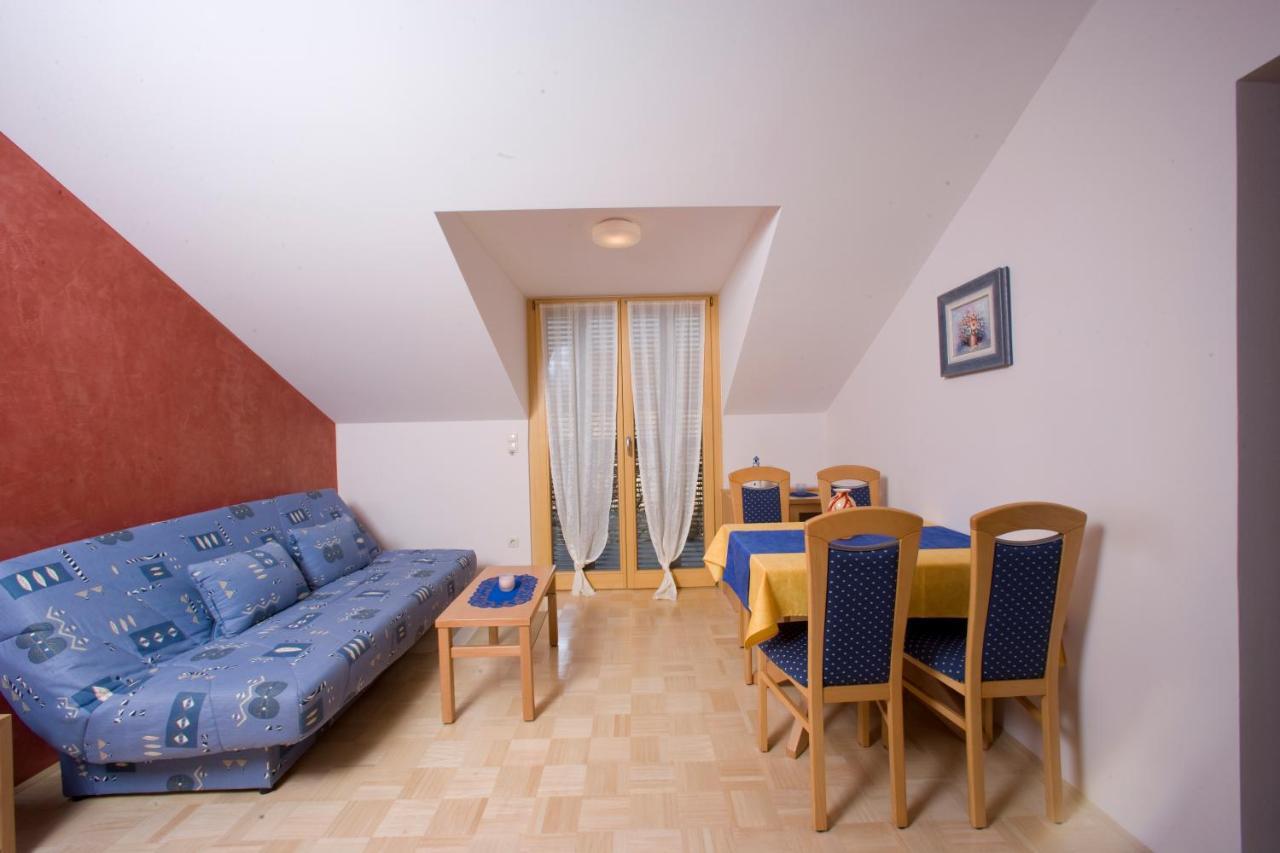 Apartments Villa Adriatica Біоград-на-Мору Екстер'єр фото