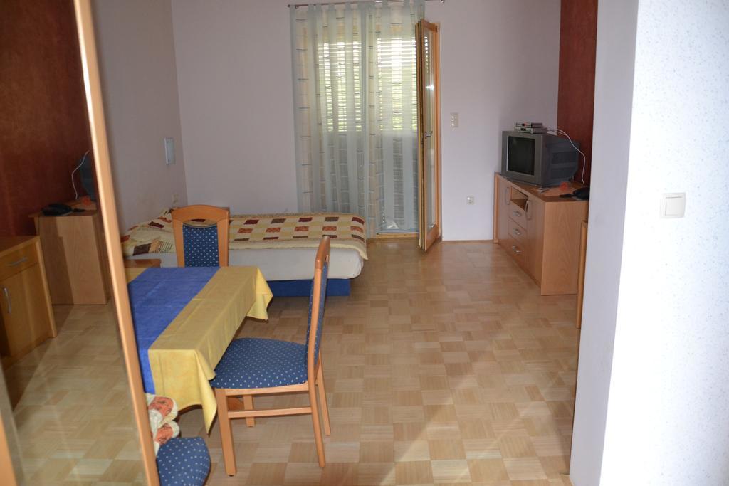 Apartments Villa Adriatica Біоград-на-Мору Номер фото